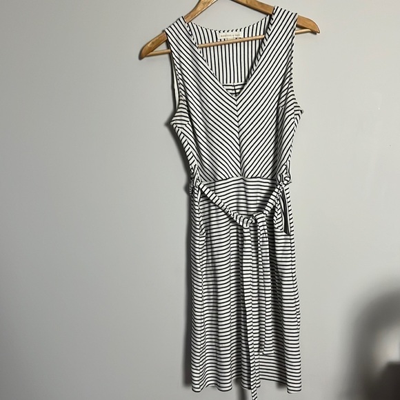 Monteau cream and black striped dress size medium - Picture 8 of 9